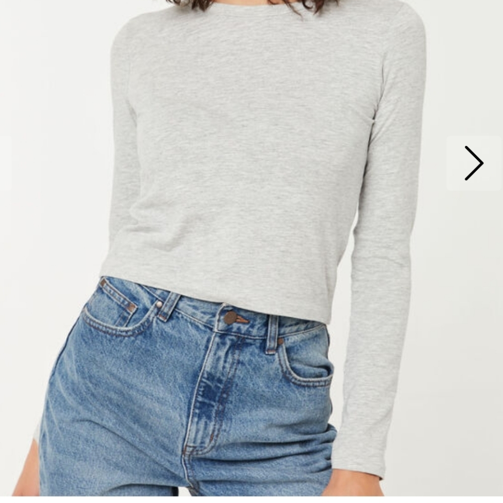 Basic Long-Sleeve Cropped Tee